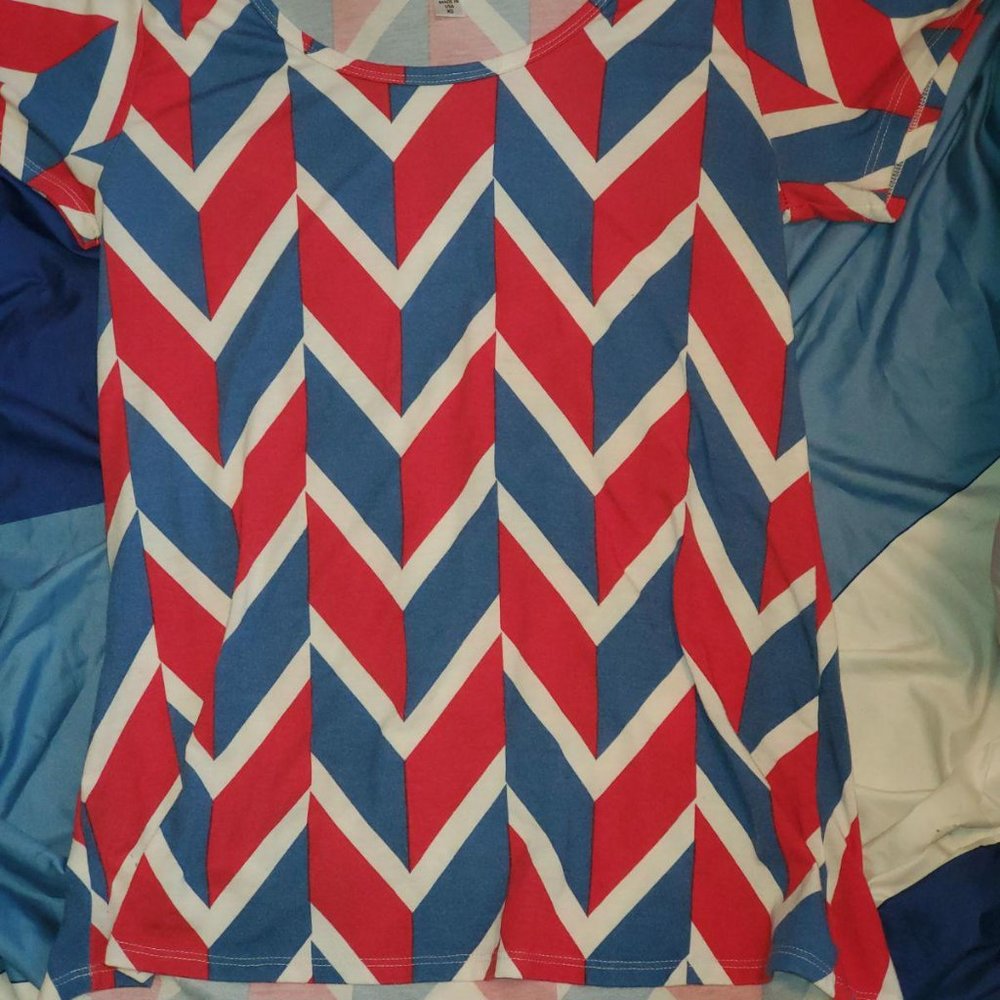 LuLaRoe "classic T" chevron pattern tee - Picture 2 of 7